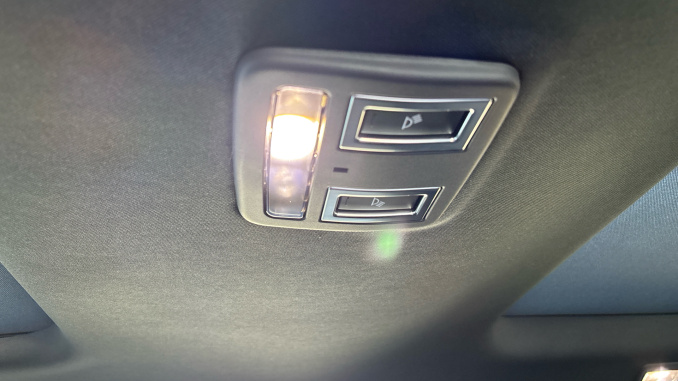 Land Rover Discovery 3.0 D350 Dynamic SE 5dr Auto Diesel Station Wagon - Image 30